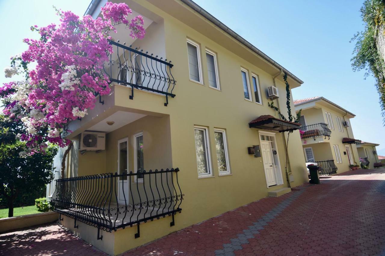 Goldcity Villa With Pool Каргисак Екстериор снимка